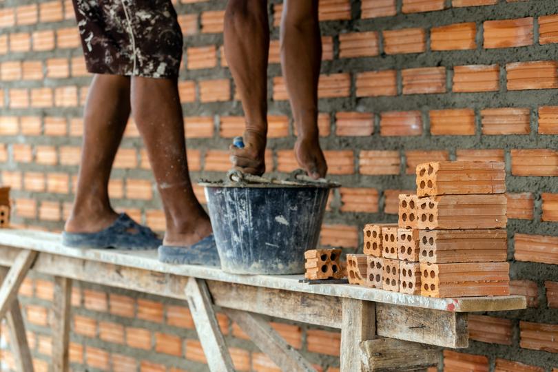 Ready-mix mortar being used in bricklaying