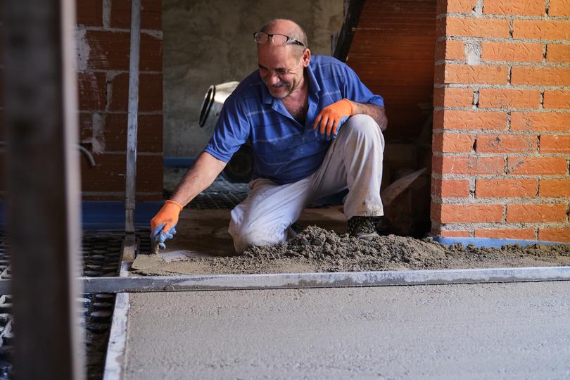 Professional screeding a concrete floor